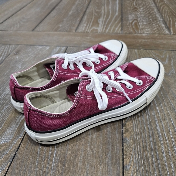 CONVERSE CHUCK TAYLOR ALL STAR MAROON, Women's Size 7, Men's size 5 - Picture 1 of 8